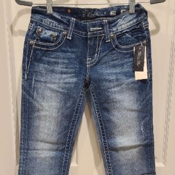 BRAND NWT Miss Me Embellished Cropped Jeans Size 25 - Picture 1 of 8